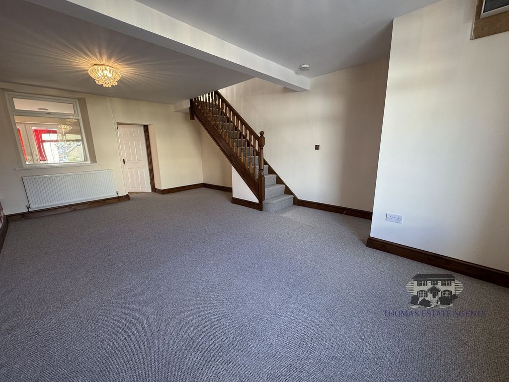 Property photo 3 of 14 Lounge