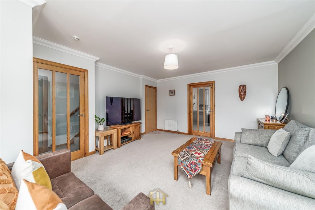 Property photo 3 of 24 17 Green Julian Place Inchture Ph14 9Pa 030826 Edi