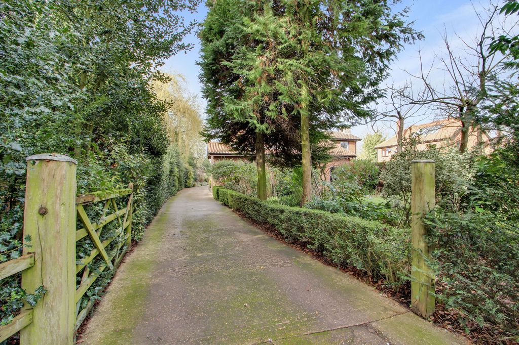 Property photo 2 of 54