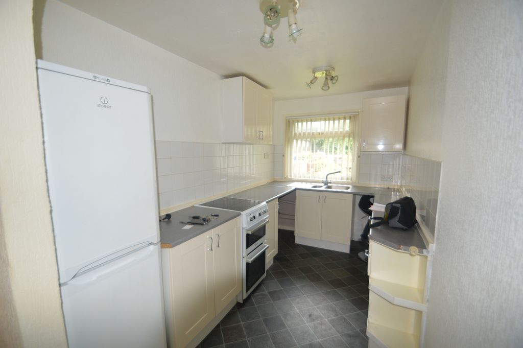 Property photo 2 of 7 Fitted Kitchen