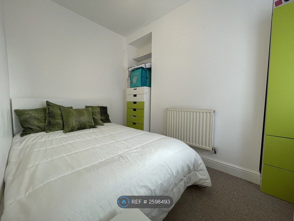 Property photo 3 of 18 Bedroom 2