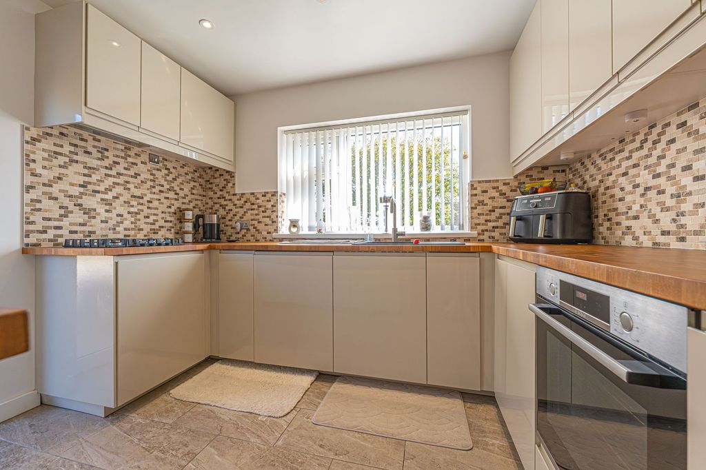 Property photo 2 of 43