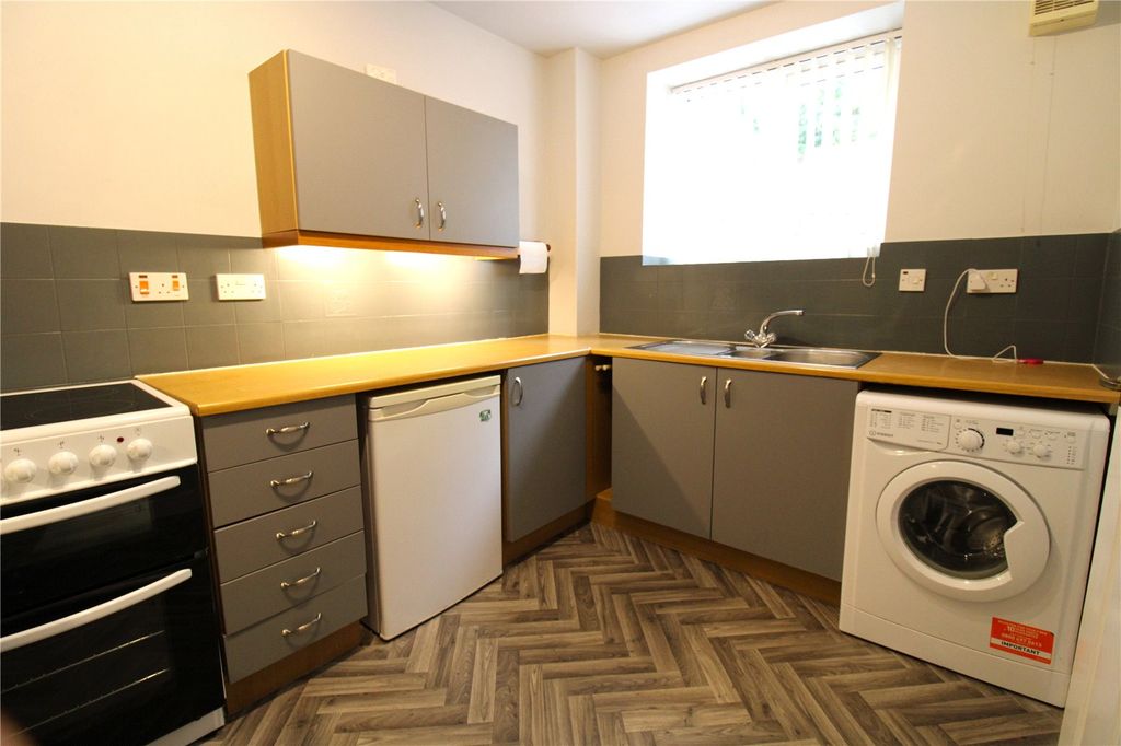 Property photo 3 of 6 Picture No. 11