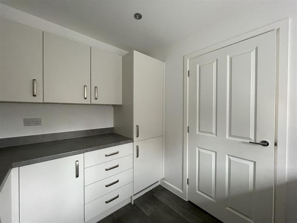 Property photo 3 of 12 Kitchen (4).Jpg