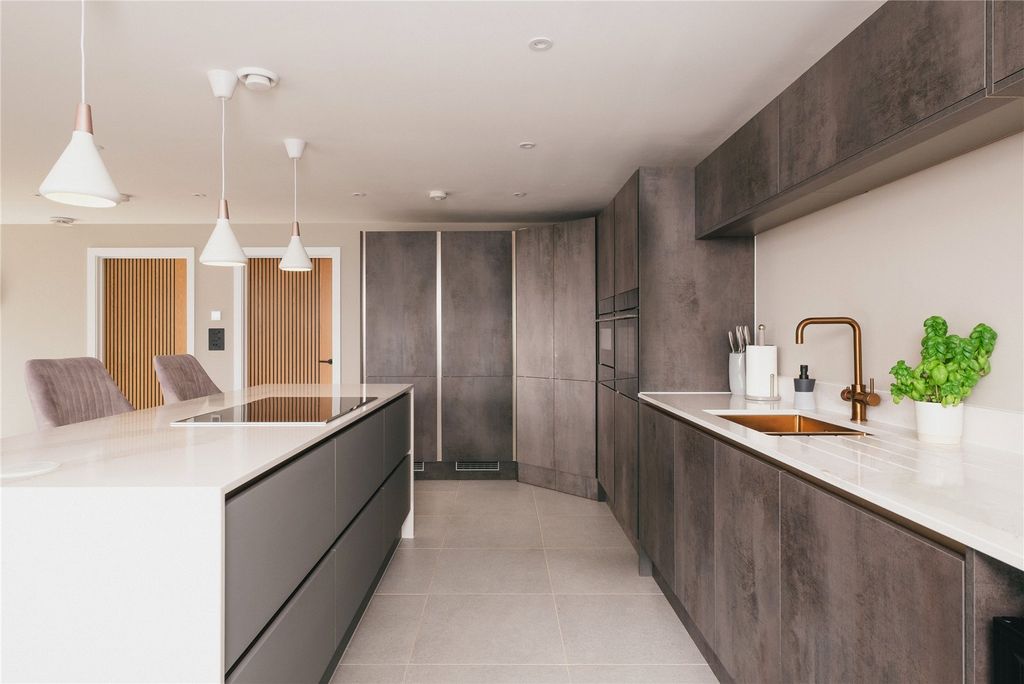 Property photo 2 of 39 Picture No. 13