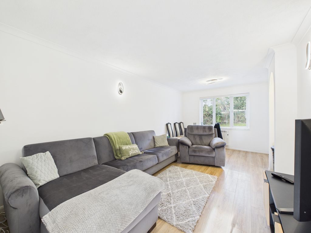 Property photo 2 of 12 Cam04018G0-Pr0419-Still014