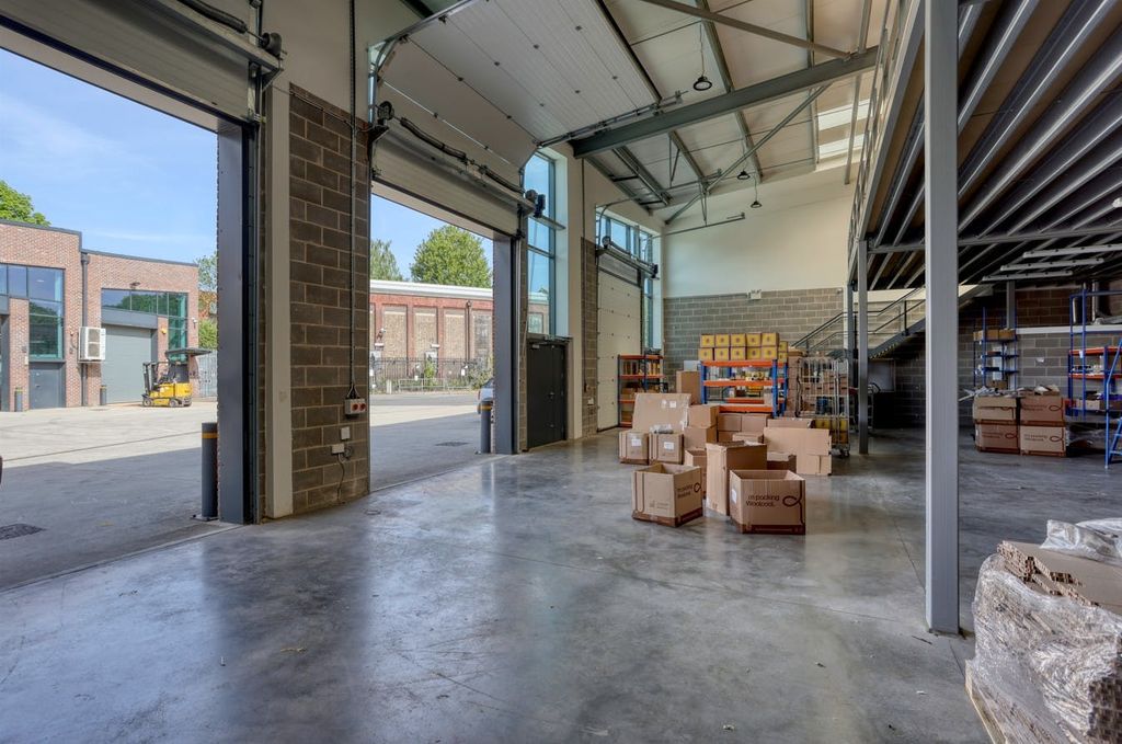 Property photo 3 of 7 Warehouse