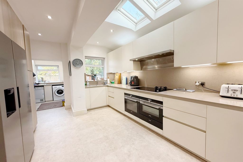 Property photo 3 of 20 Kitchen