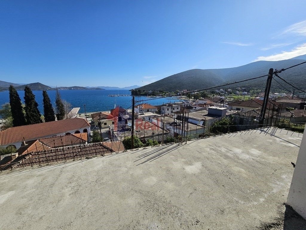 Property photo 2 of 25