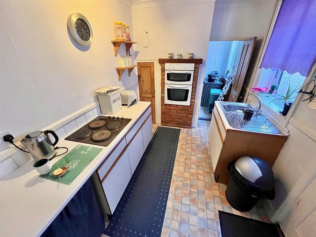 Property photo 3 of 13 Kitchen