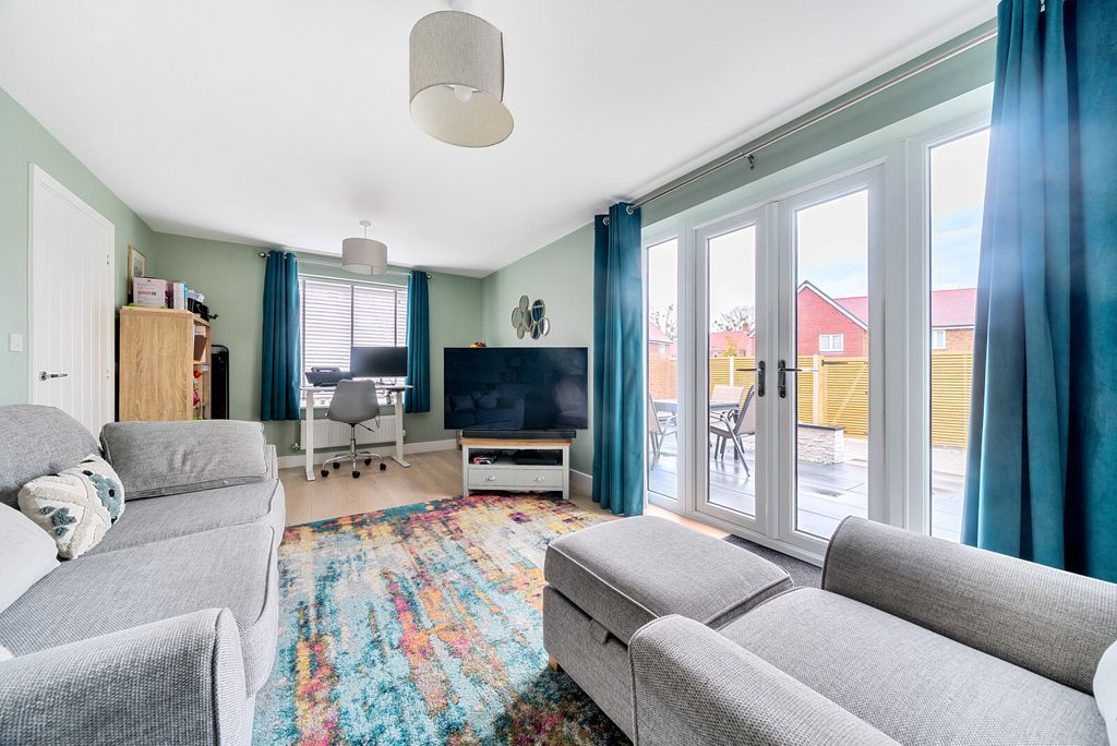 Property photo 2 of 15 1375415-6-690B2d9...