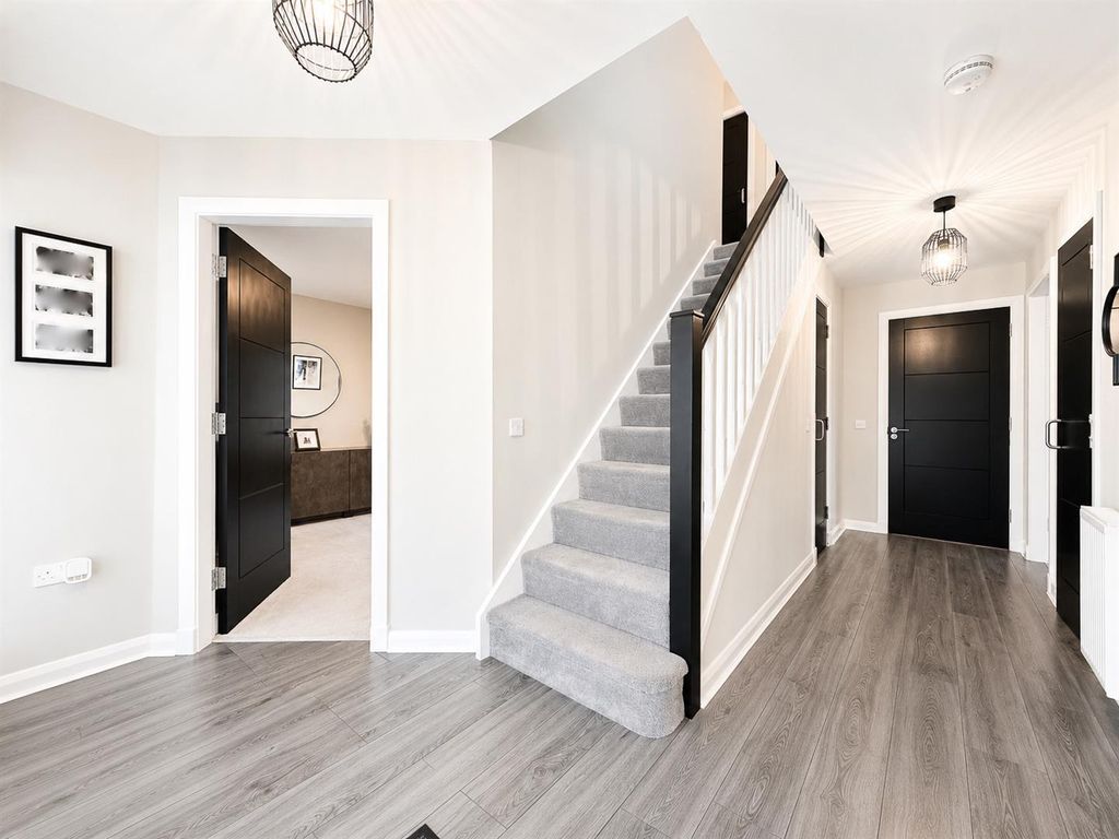 Property photo 3 of 31 Entrance