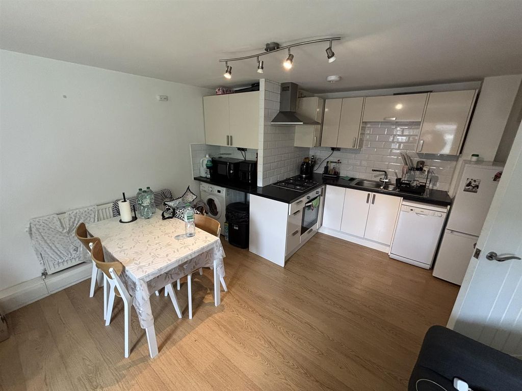 Property photo 3 of 14 Kitchen Diner