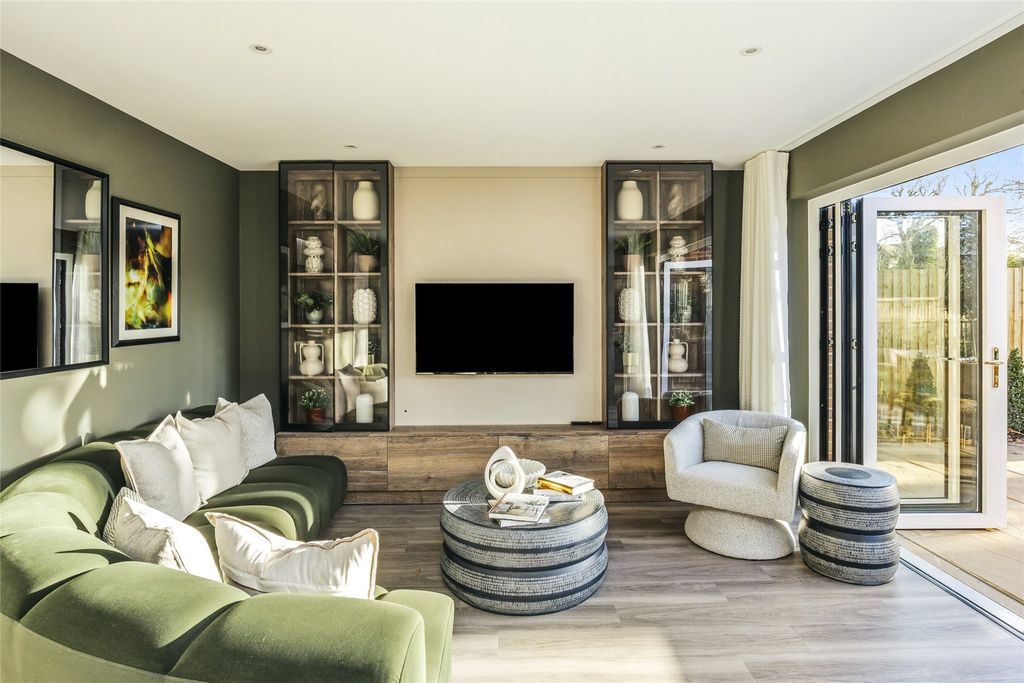 Property photo 2 of 24 Picture No. 32