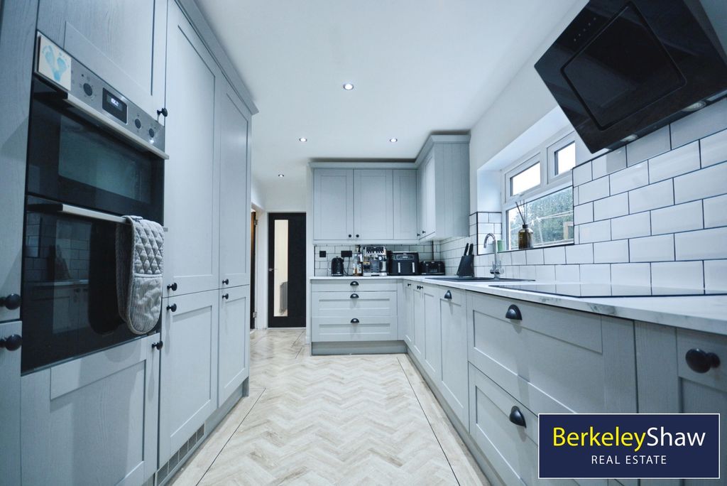 Property photo 3 of 22 Kitchen