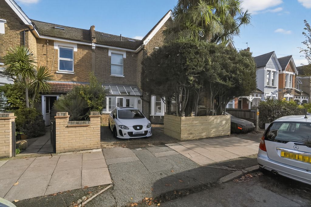 Property photo 2 of 21 Front Garden