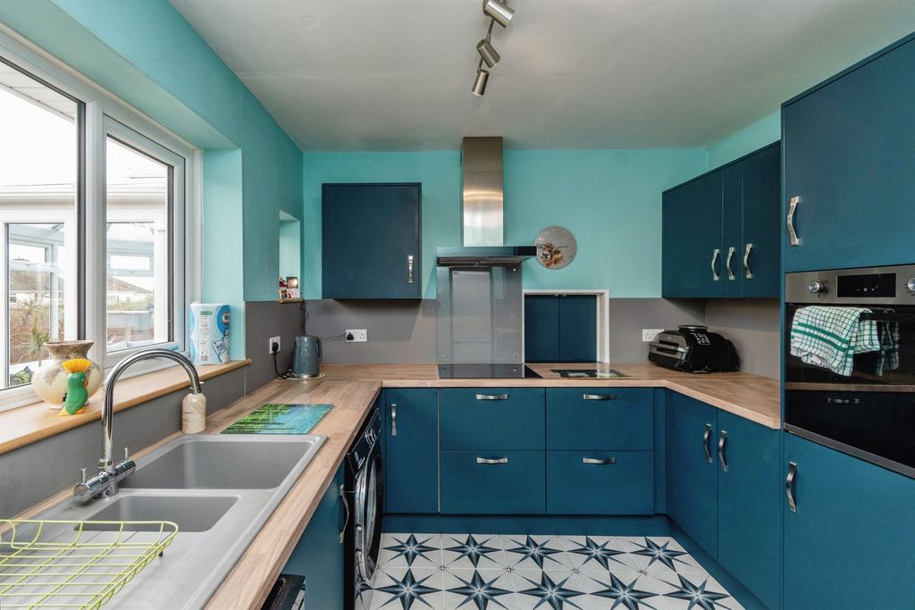 Property photo 2 of 20