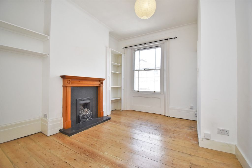Property photo 2 of 9 7