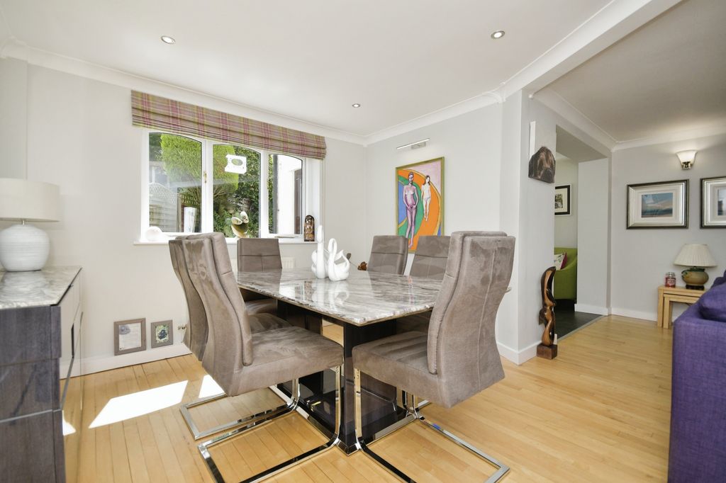 Property photo 3 of 16 Dining Area