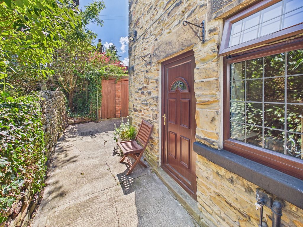 Property photo 2 of 18 Cam04789G0-Pr0085-Still019