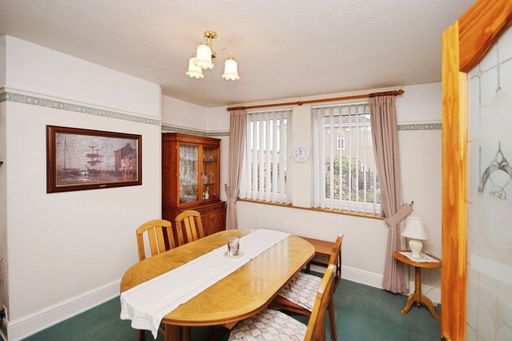 Property photo 3 of 17 Photo