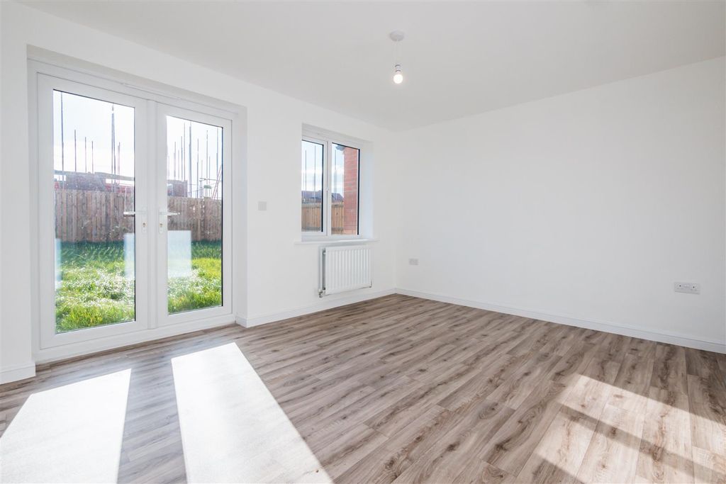 Property photo 3 of 17 P1533190.Jpg