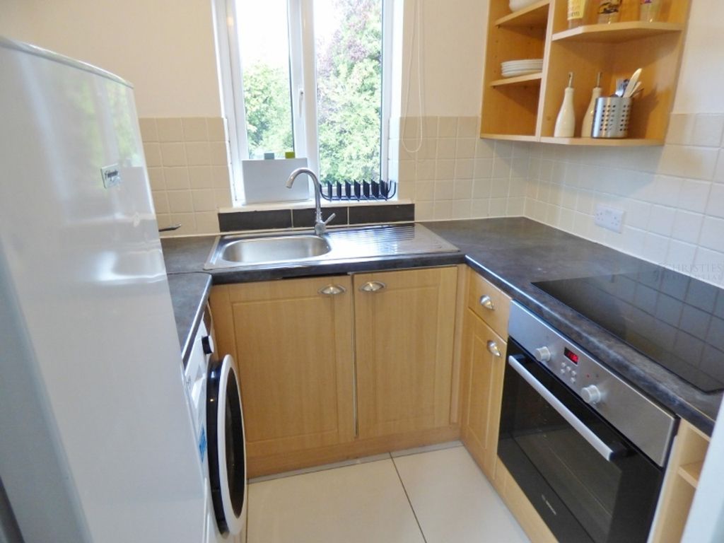 Property photo 3 of 5 Fitted Kitchen