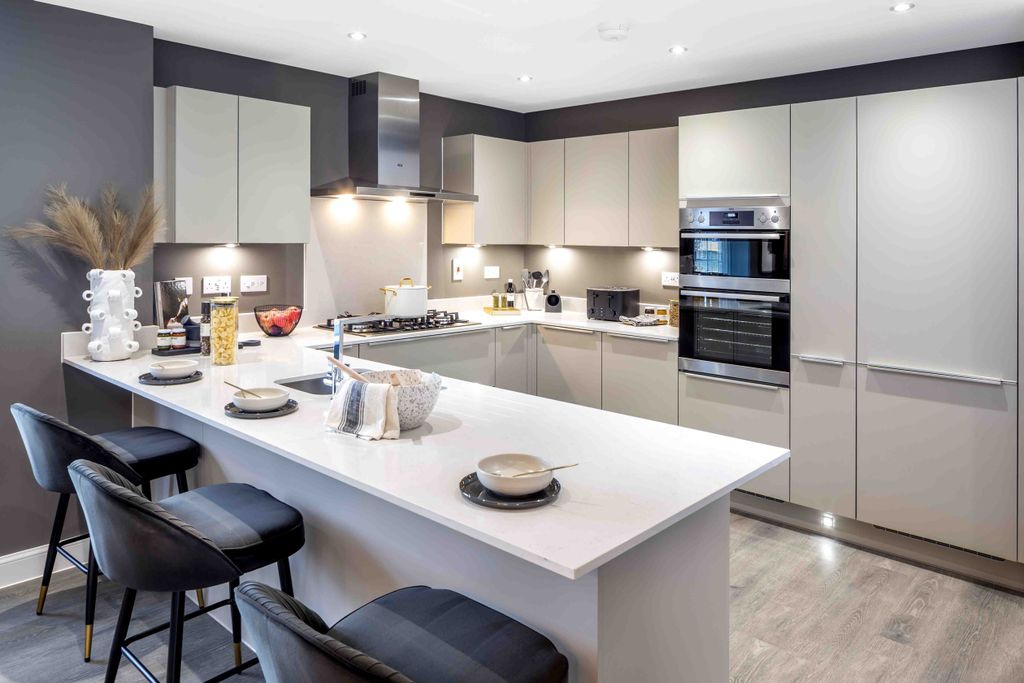 Property photo 2 of 10 Henley Kitchen