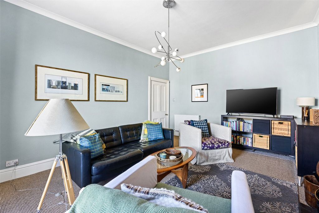 Property photo 3 of 19 Sitting Room