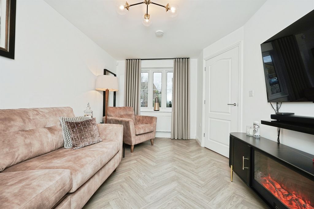 Property photo 2 of 18