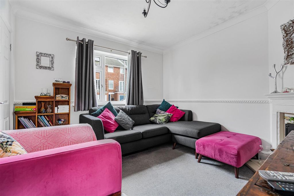 Property photo 2 of 15 10_80977.Jpg