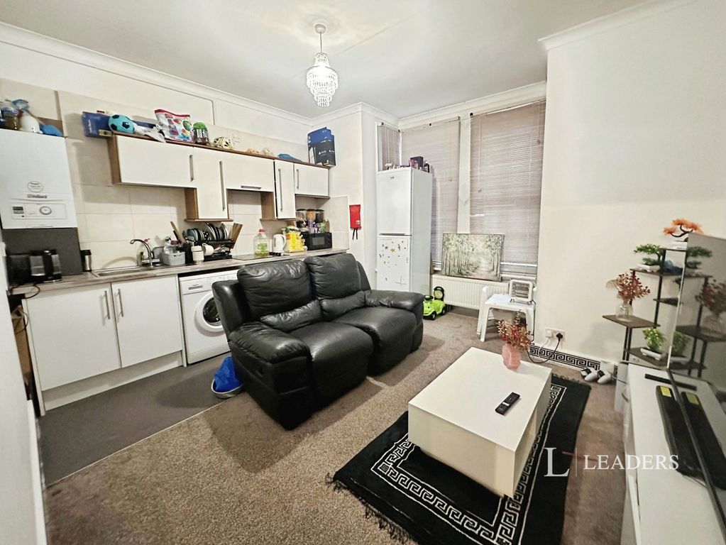 Property photo 3 of 8 Pbox-Img.Jpg