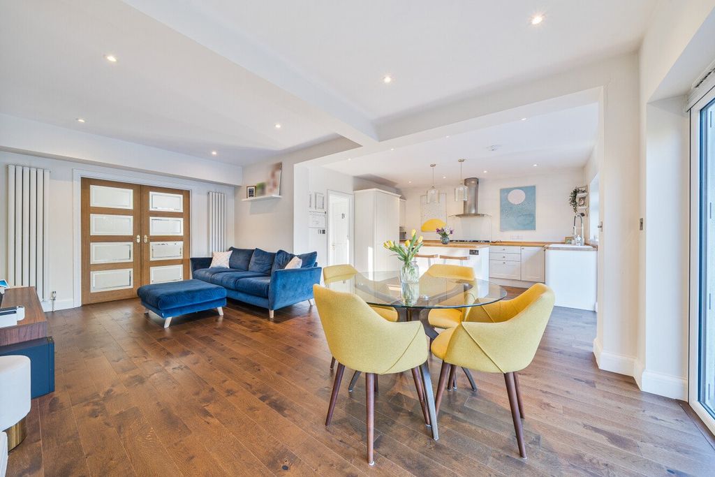 Property photo 2 of 28 Picture No. 17