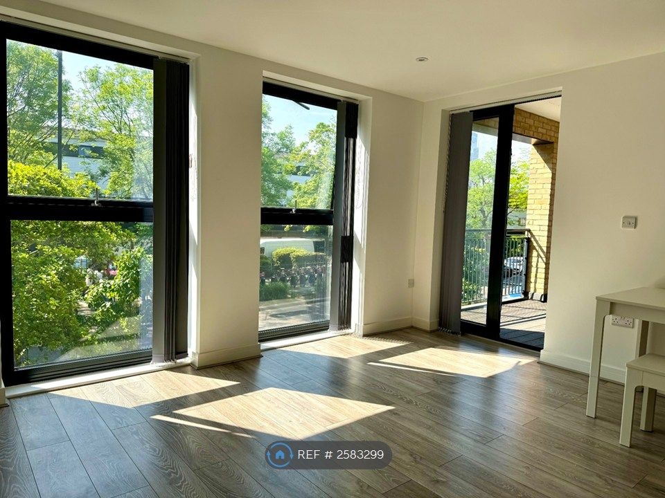 Property photo 1 of 9 Beautiful Soft Lighting From South Facing Windows