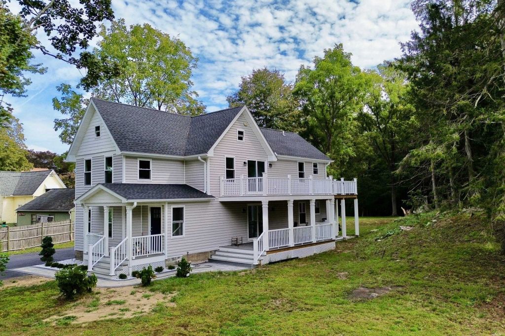 Property photo 1 of 4