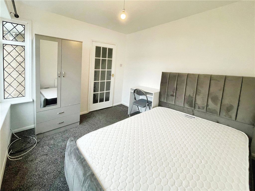 Property photo 3 of 8 Bedroom