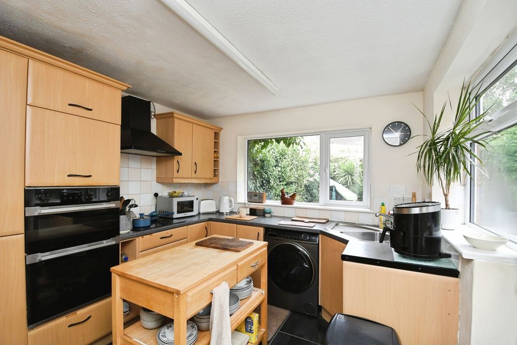 Property photo 2 of 17 Photo