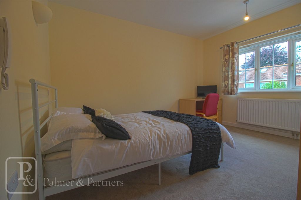 Property photo 2 of 24 Bedroom