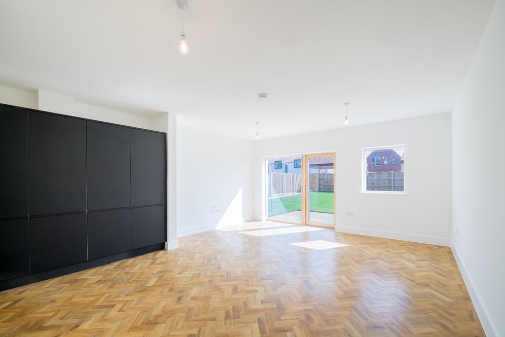 Property photo 3 of 21 5522102