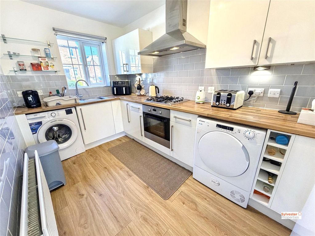 Property photo 3 of 21 Picture No. 17