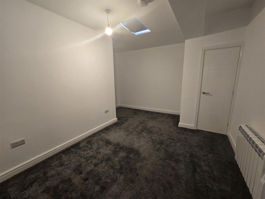 Property photo 3 of 8 20251112_143413.Jpg