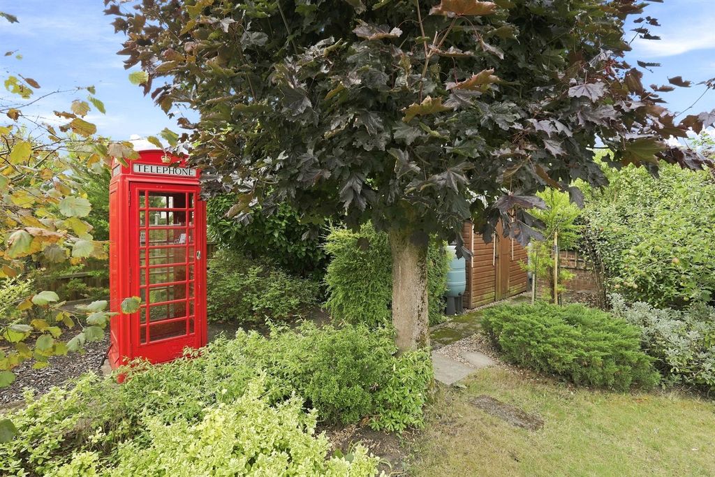 Property photo 2 of 21 13-Broadhurstrd-005.Jpg