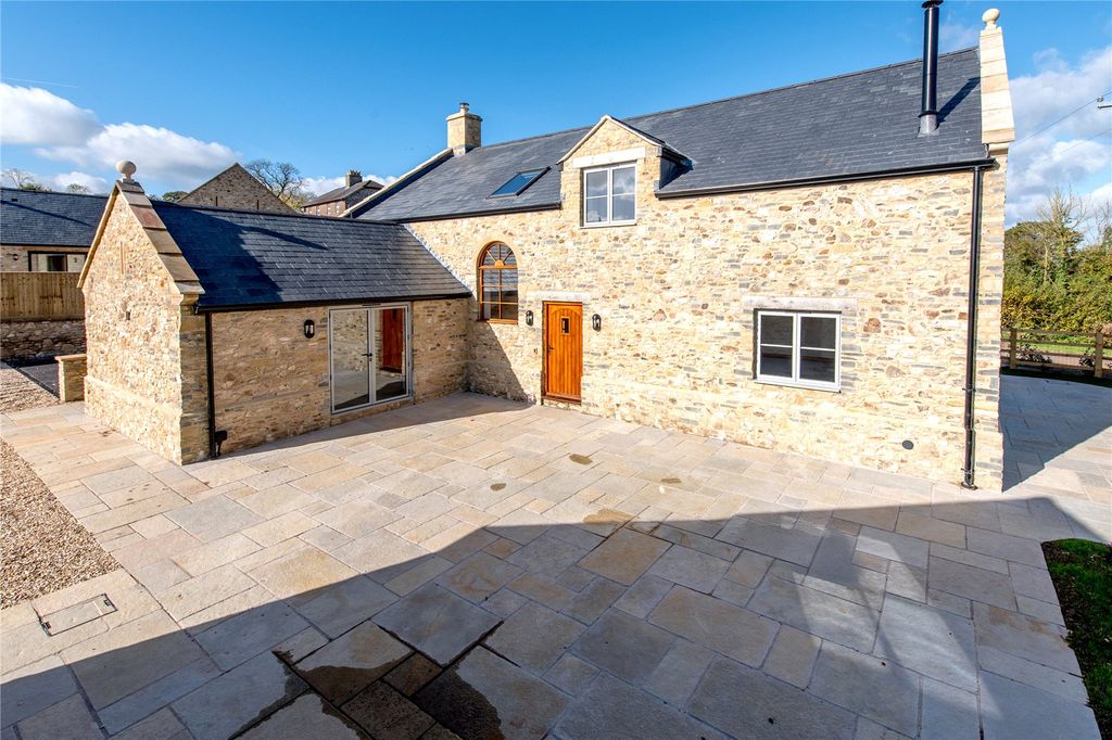 Property photo 3 of 26 Picture No. 12