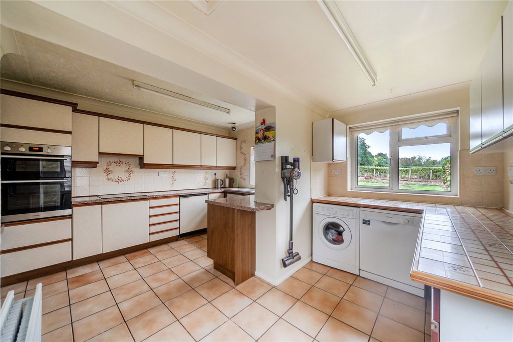 Property photo 2 of 17 Picture No. 11