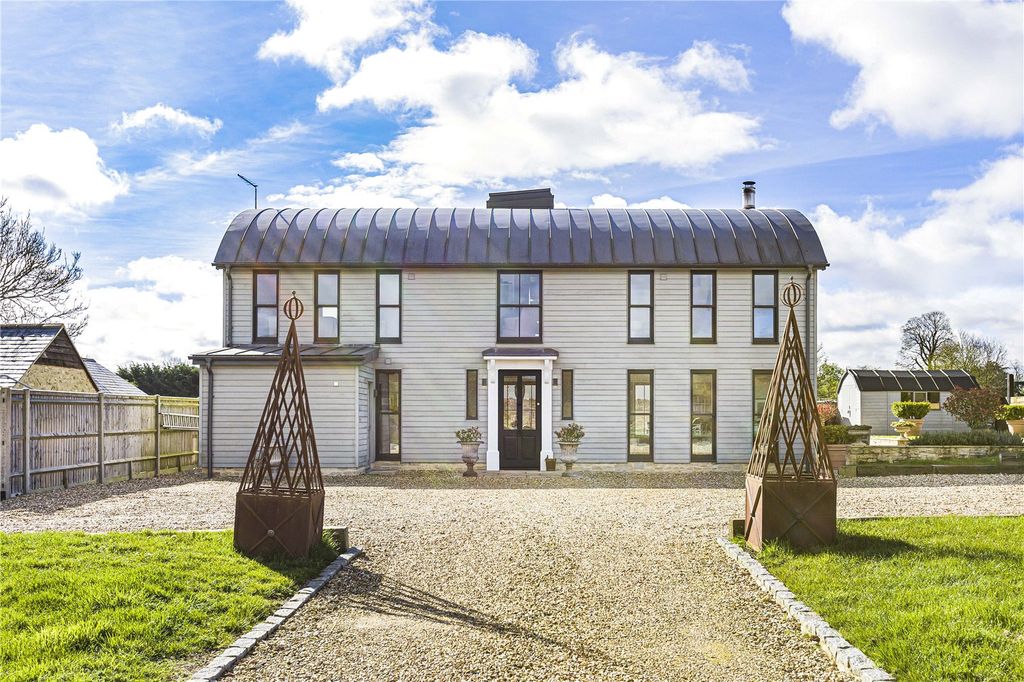 Property photo 1 of 16 Approach