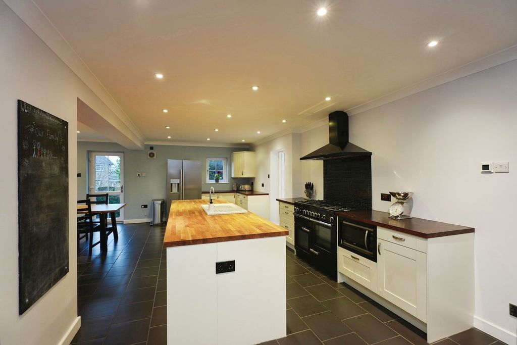 Property photo 3 of 20