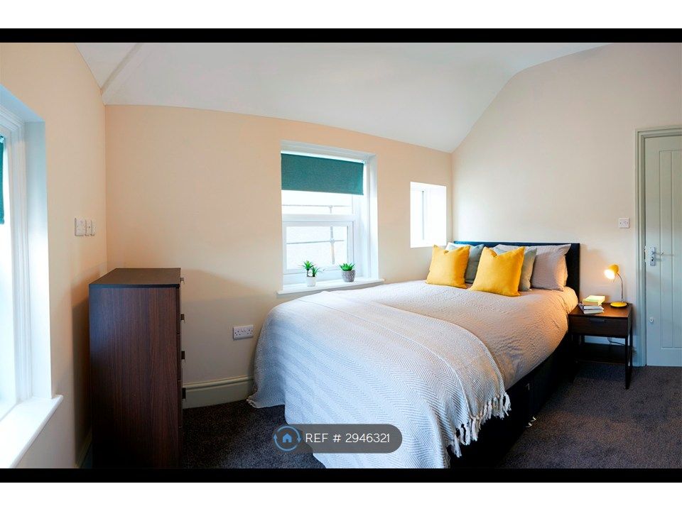 Property photo 1 of 4 Bedroom