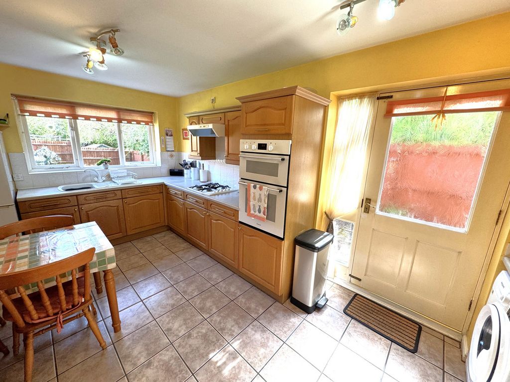 Property photo 2 of 28