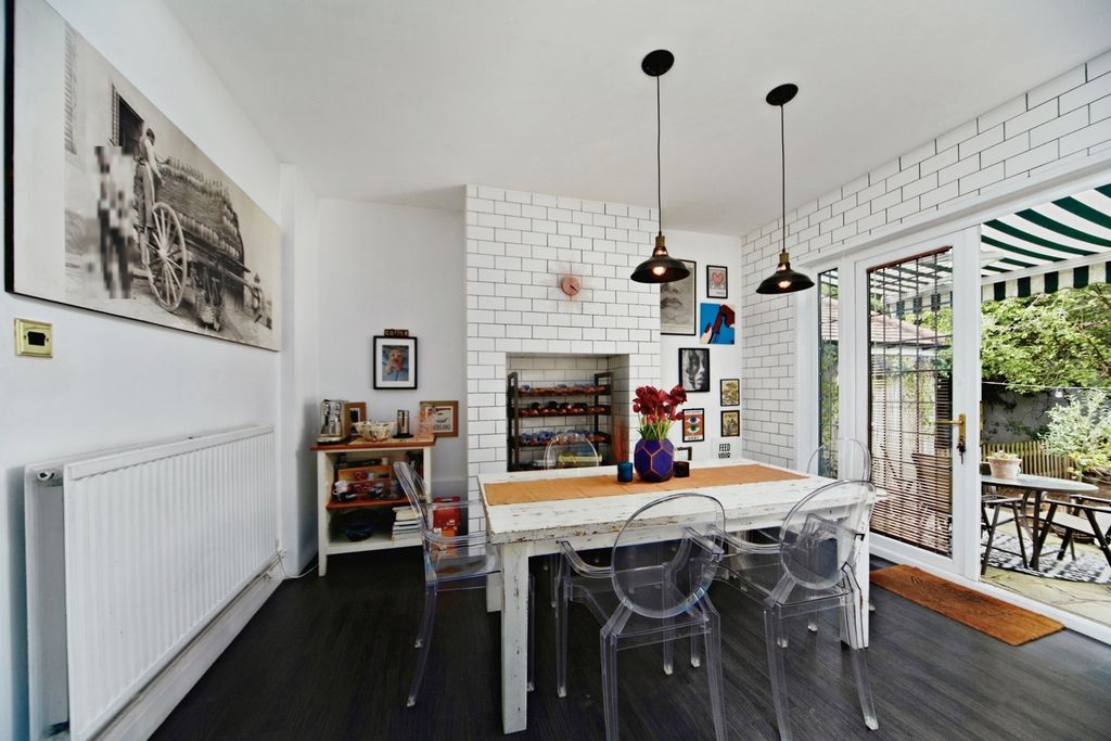 Property photo 3 of 17 Photo