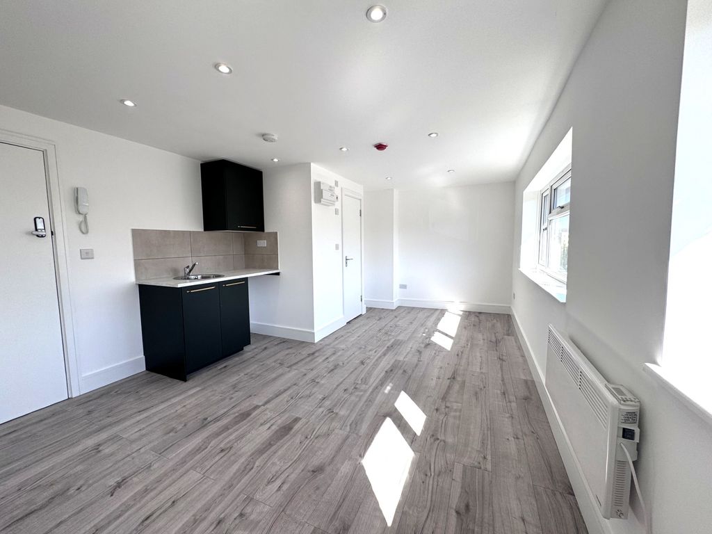 Property photo 2 of 3